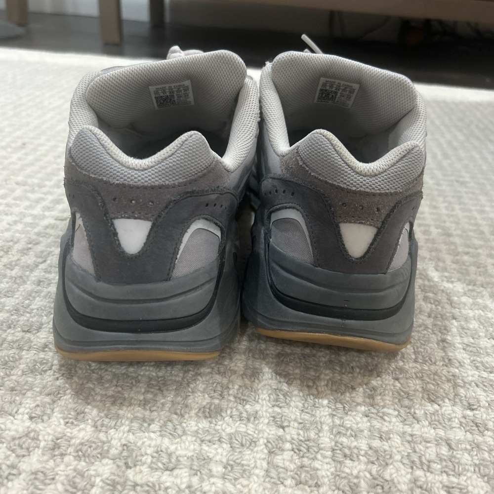 adidas Yeezy Boost 700 - FU7914- Size 11.5 - Picture 5 of 5